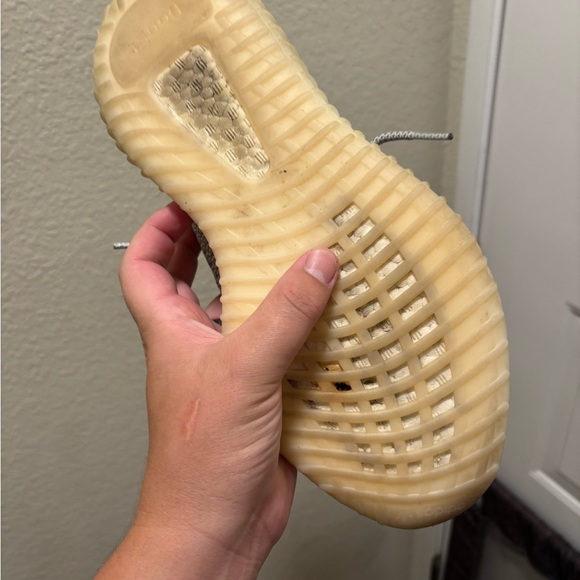 Yeezy Boost 350 V2 in Gray and Cream - Picture 4 of 9